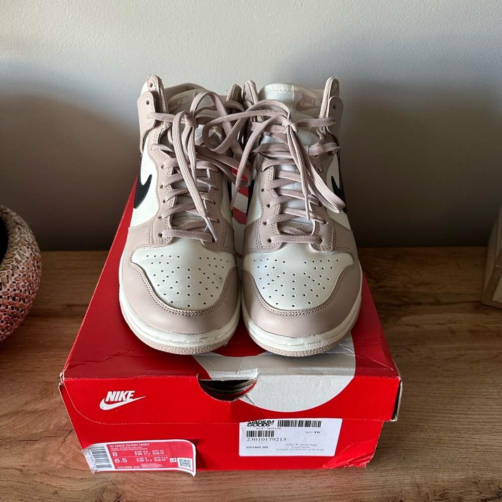 Nike Womens Dunk High Size 8